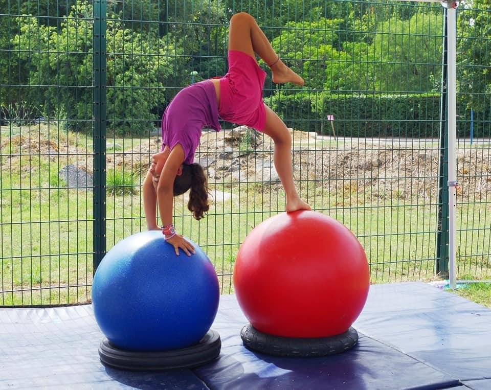 Stages 485763415 1212900060841567 6860719975065366899 n